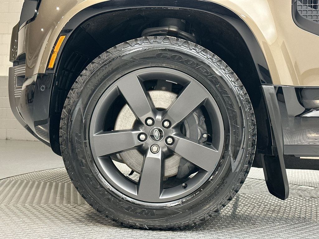 Thumbnail: 2025 Land Rover Defender - 17