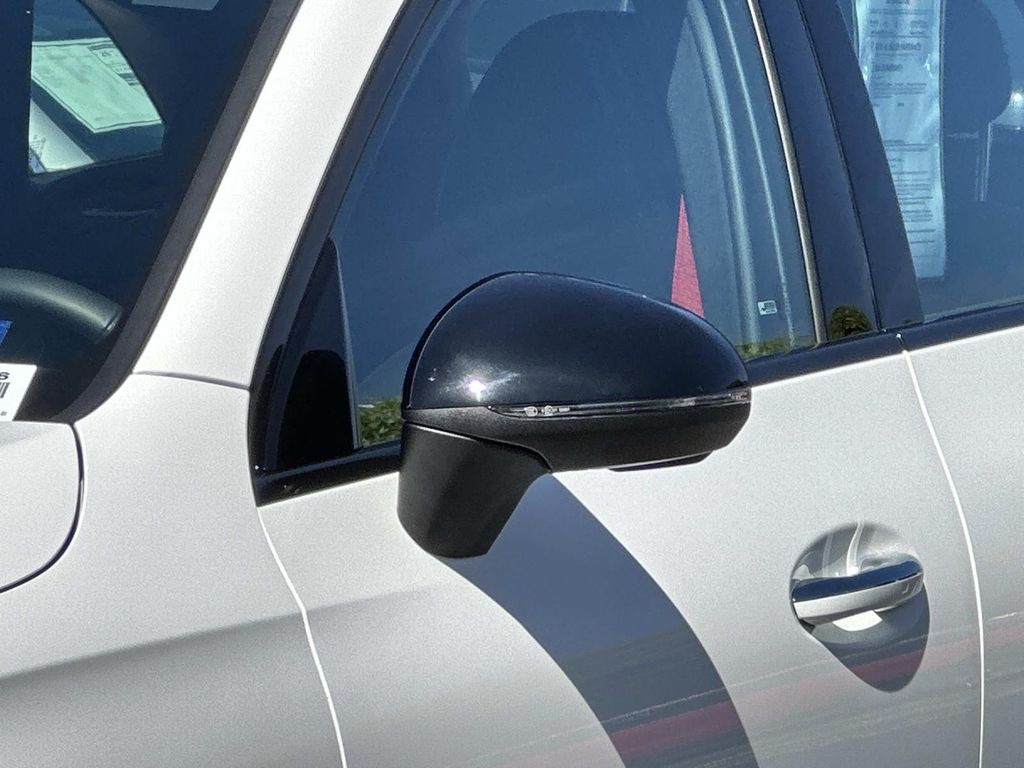 Thumbnail: 2025 Mercedes-Benz GLC - 2