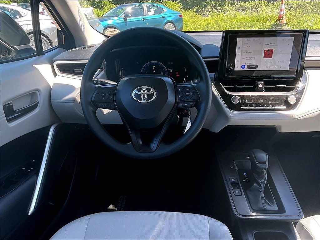 2026 Toyota Corolla Cross — photo 17