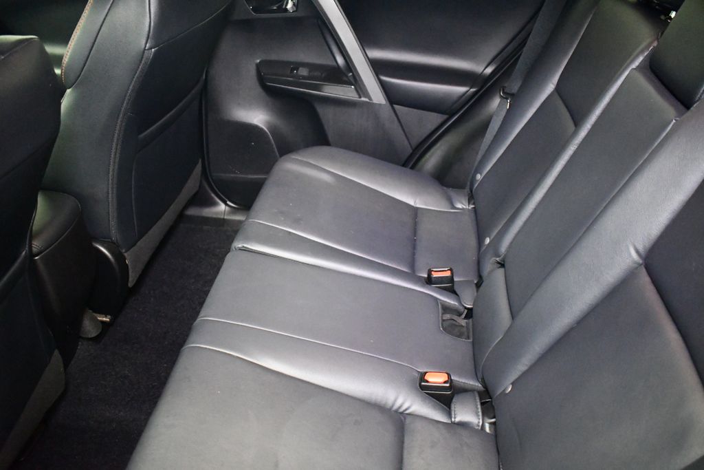 Thumbnail: 2018 Toyota RAV4 - 27