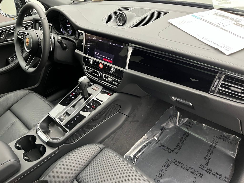 Thumbnail: 2026 Porsche Macan - 29