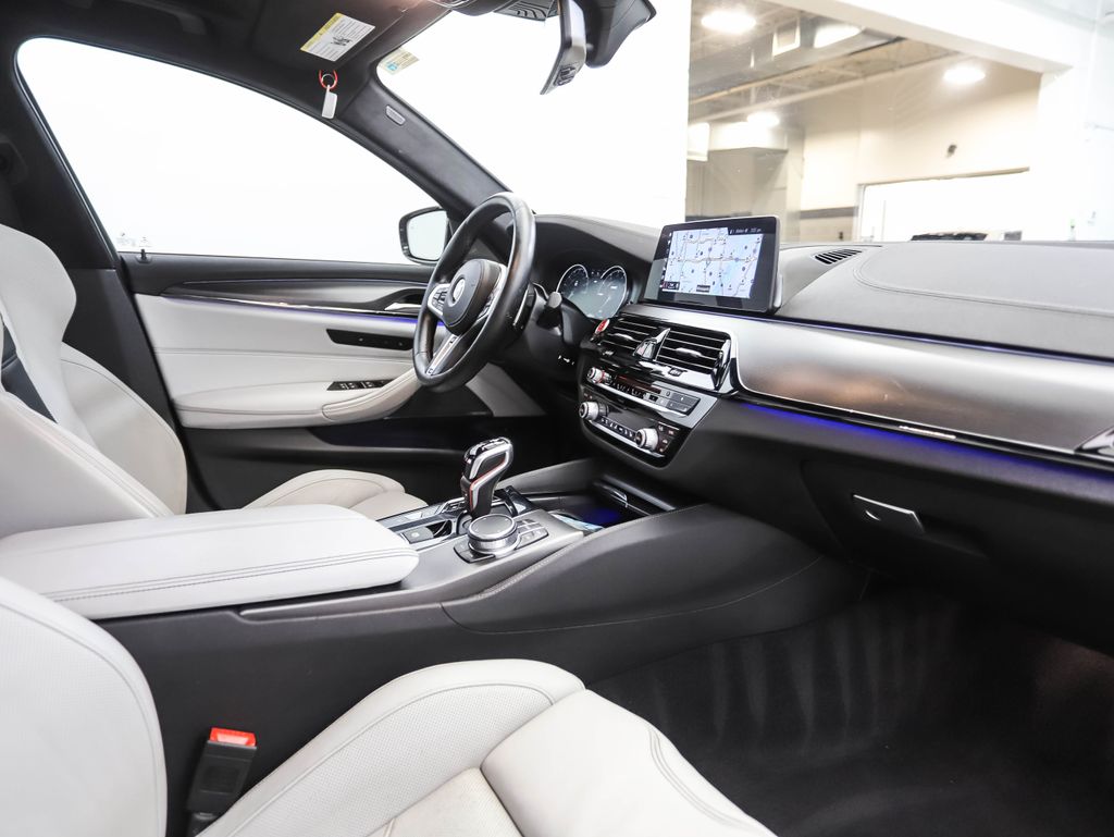 Thumbnail: 2018 BMW M5 - 30