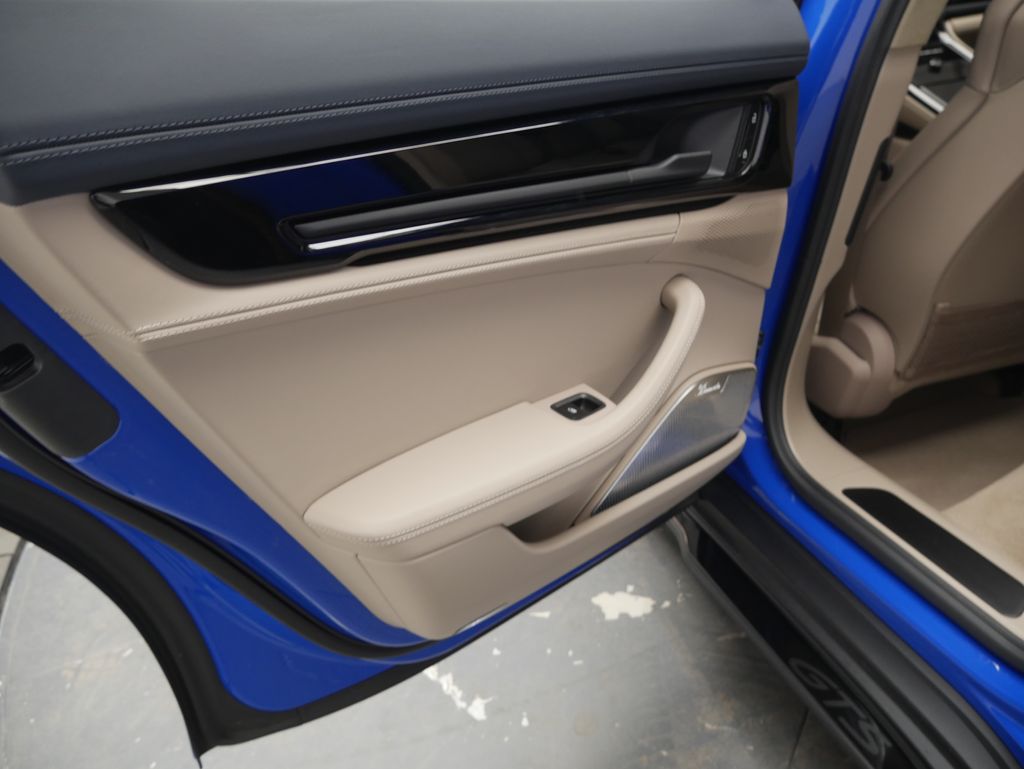 Thumbnail: 2026 Porsche Panamera - 17