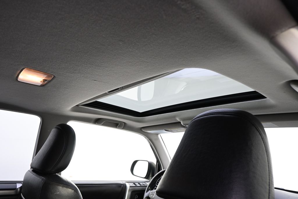 Used 2013  Toyota Limited image 17