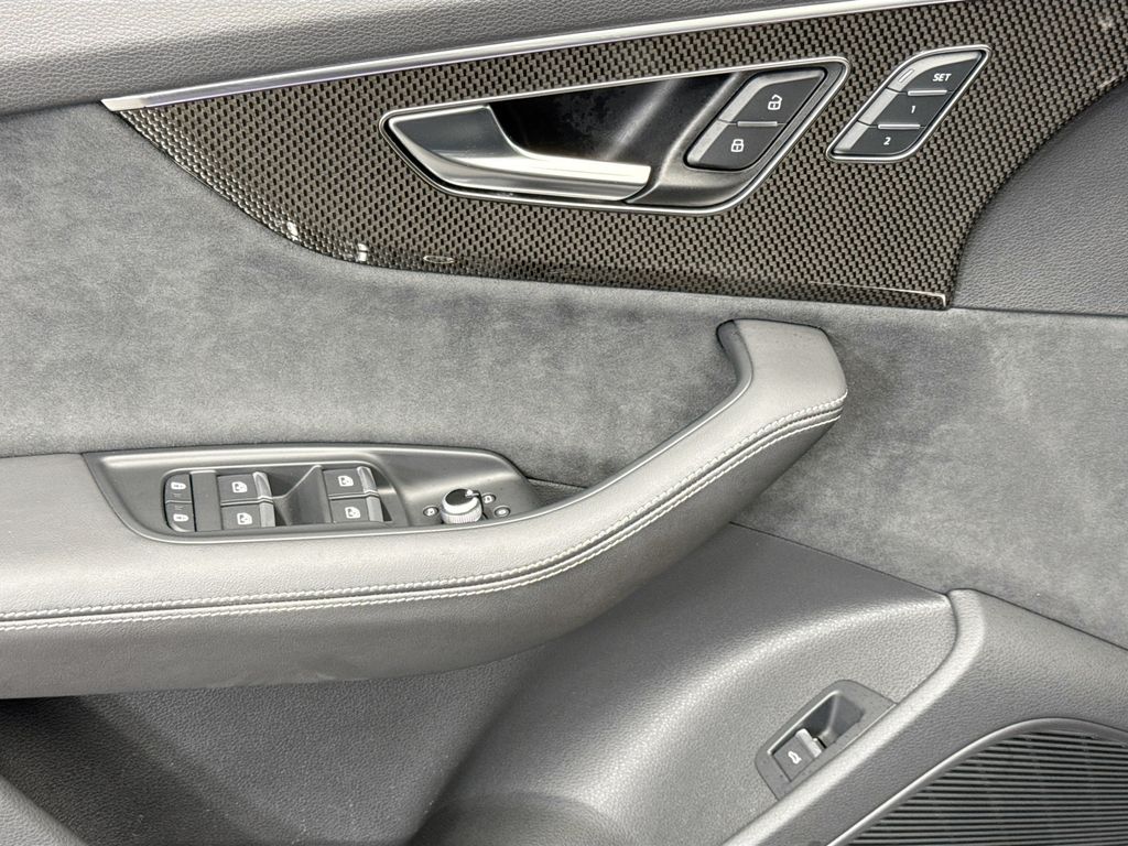 Thumbnail: 2023 Audi SQ7 - 23