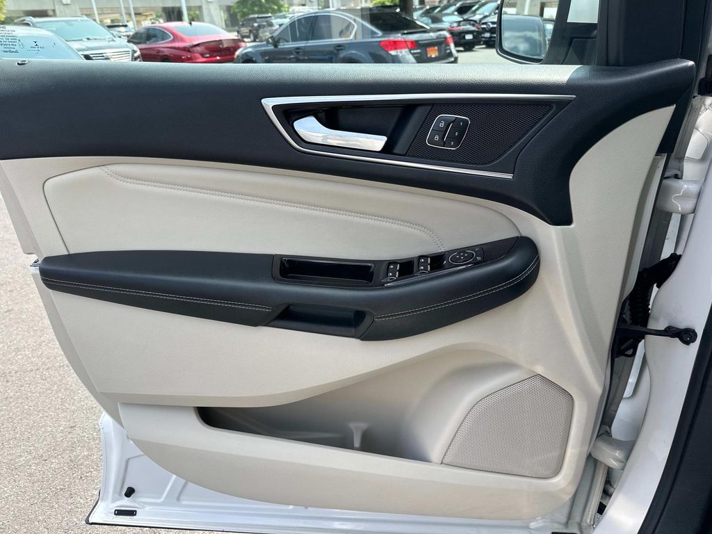Thumbnail: 2015 Ford Edge - 16