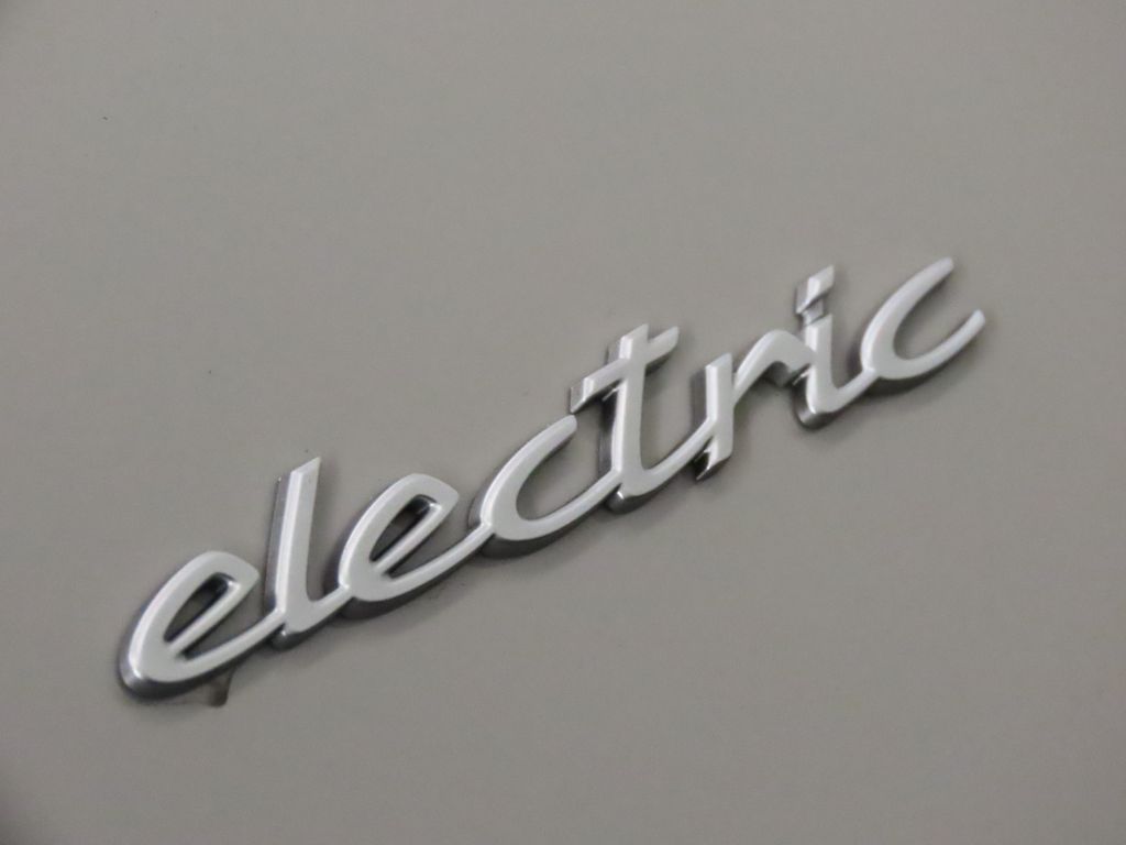 Thumbnail: 2026 Porsche Macan - 13