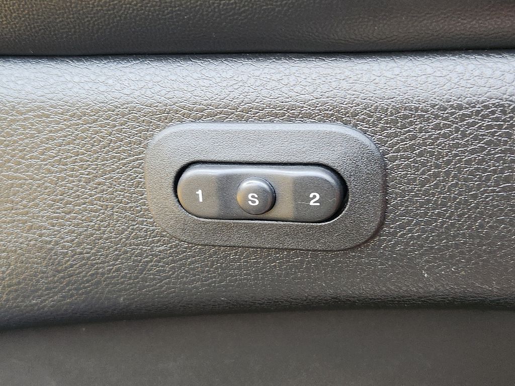 Thumbnail: 2017 Jeep Grand Cherokee - 25