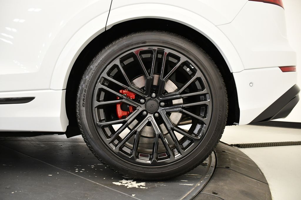 Thumbnail: 2026 Audi SQ8 - 13