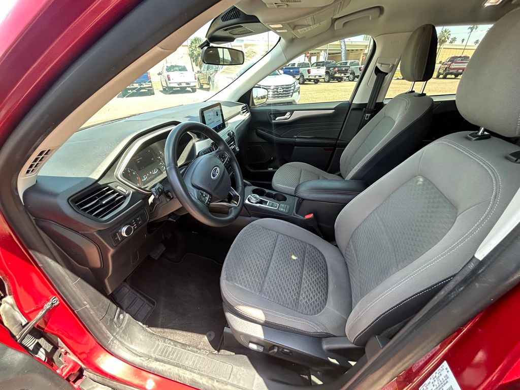 Used 2021 Red Ford SE image 11