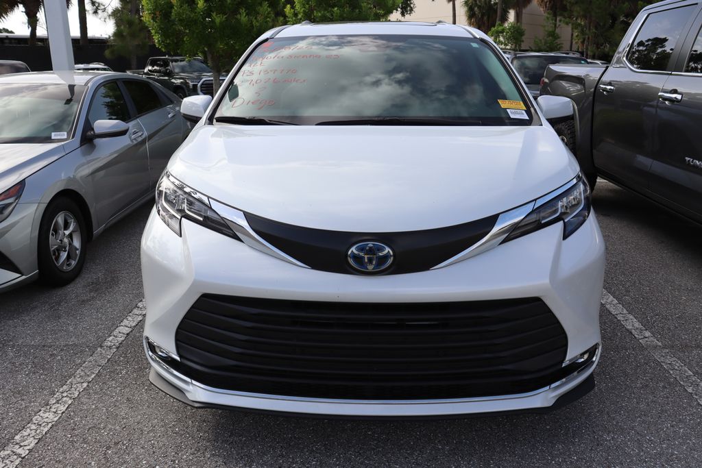Thumbnail: 2023 Toyota Sienna - 5