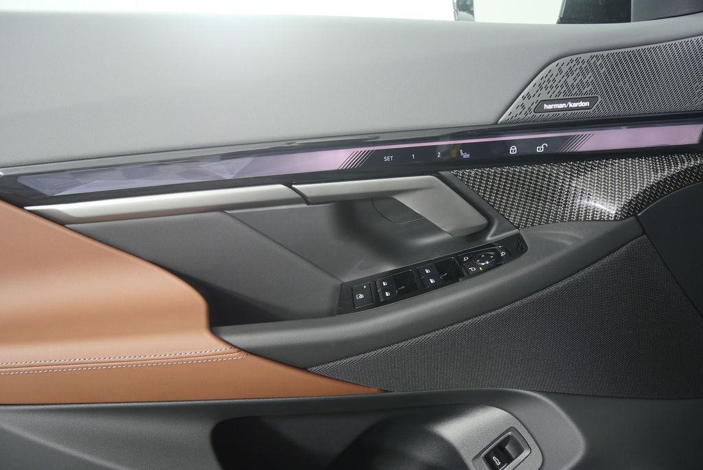 Thumbnail: 2026 BMW i5 - 8