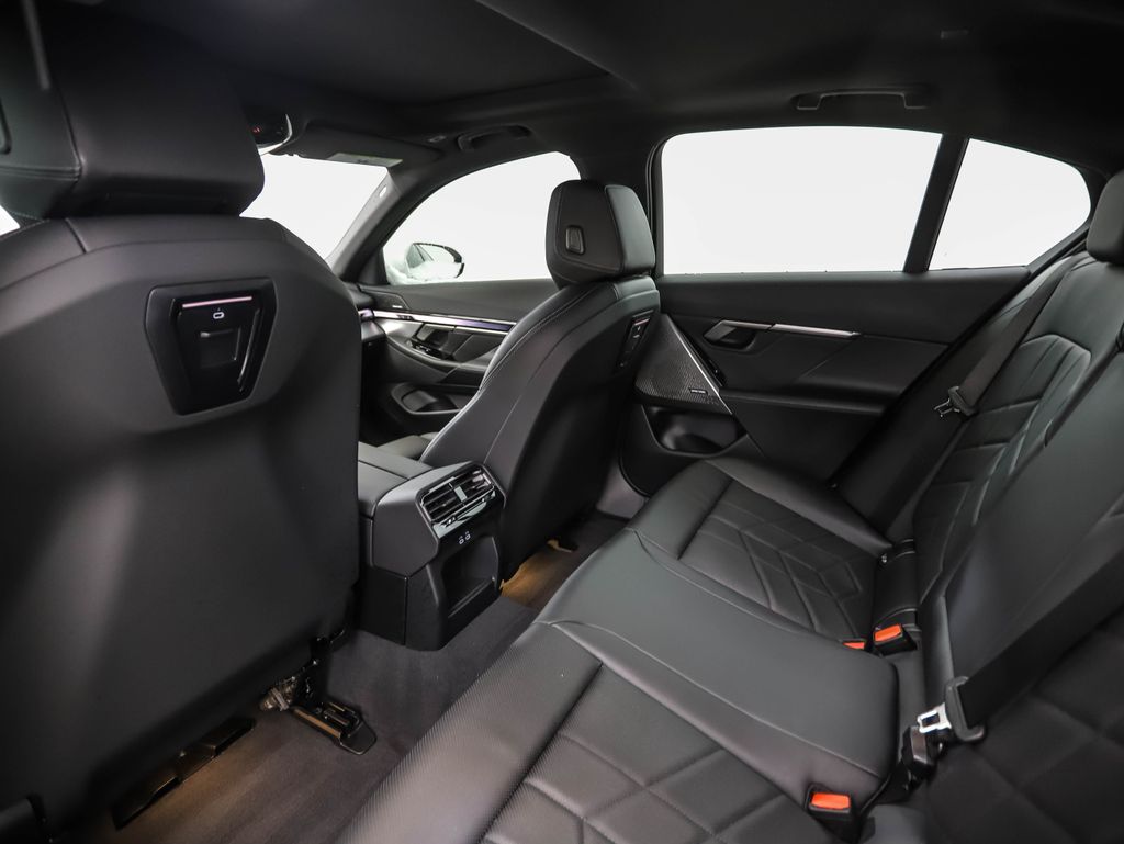 Thumbnail: 2026 BMW i5 - 21