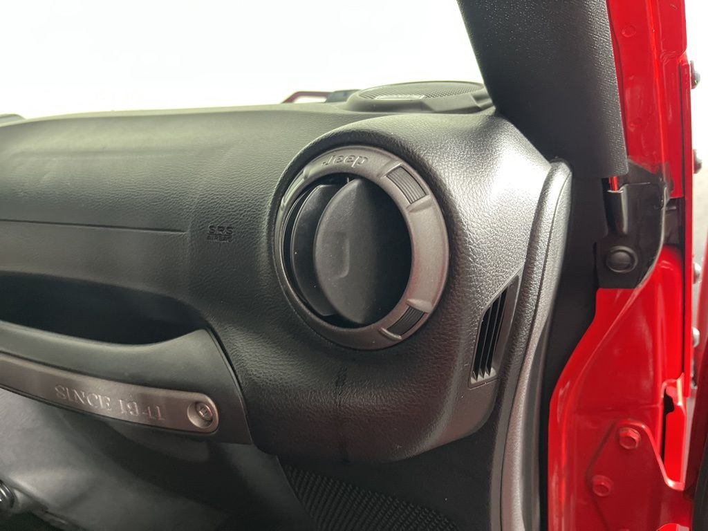 Thumbnail: 2017 Jeep Wrangler - 10