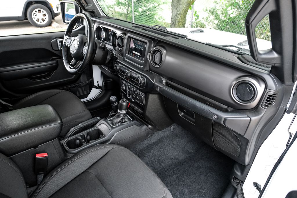 used 2022 Jeep Gladiator car, priced at $28,382