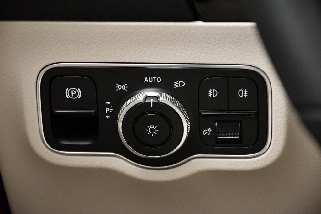 Thumbnail: 2026 Mercedes-Benz GLA - 21