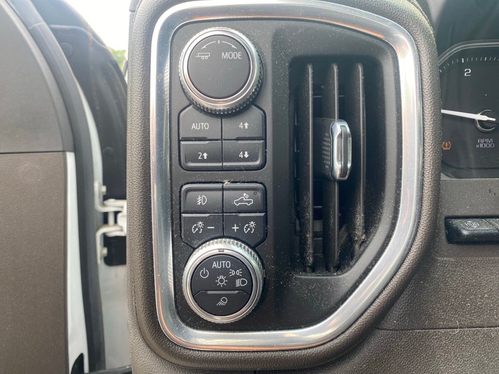Used 2020 White GMC Denali image 10