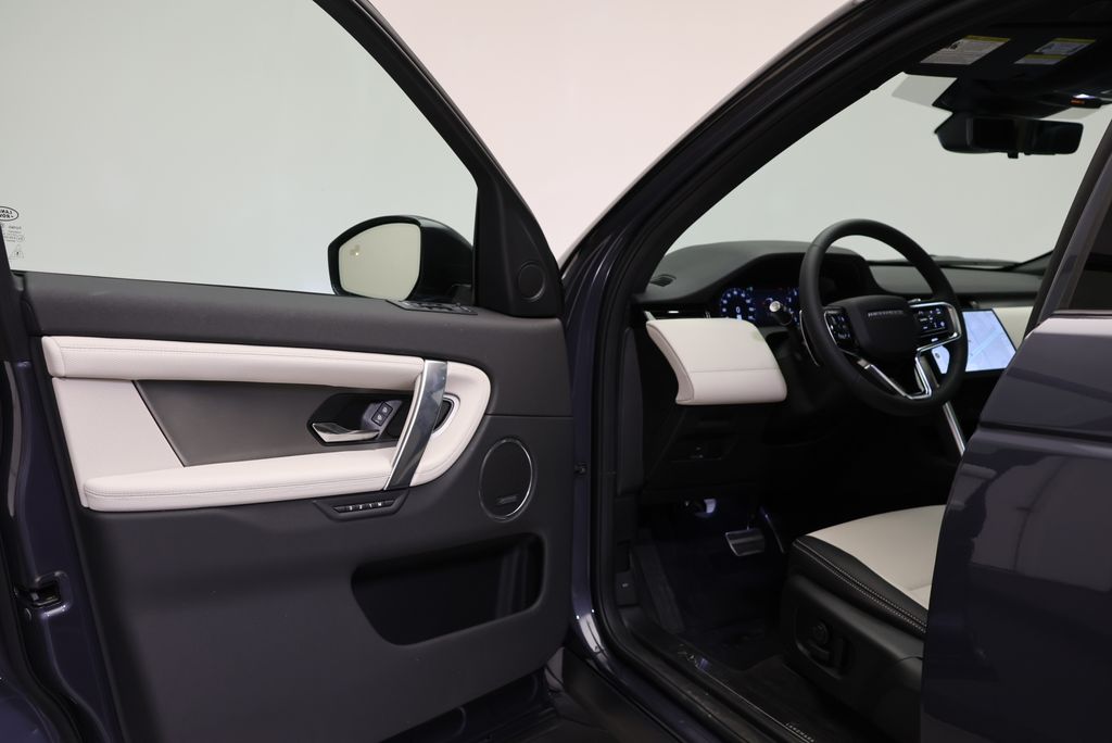 Thumbnail: 2026 Land Rover Discovery Sport - 27