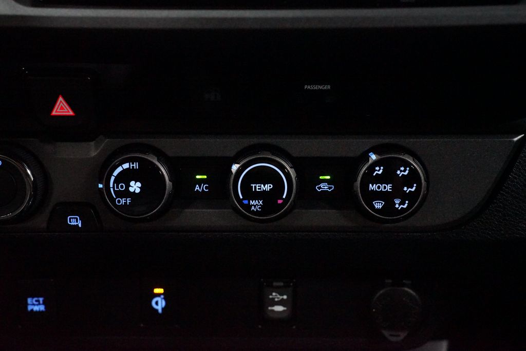 Thumbnail: 2016 Toyota Tacoma - 20