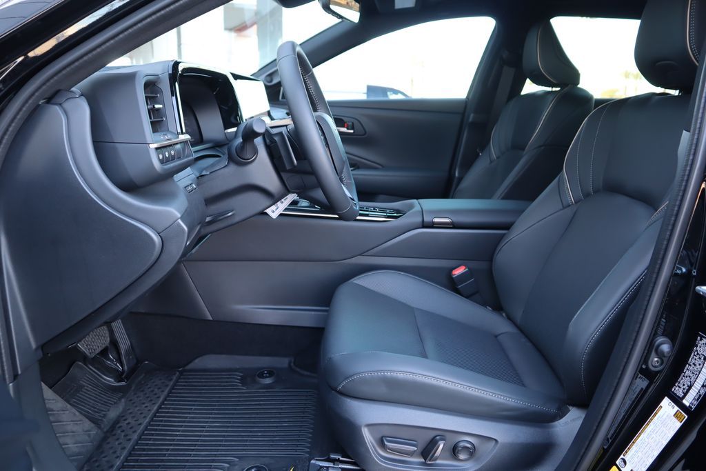 2026 Toyota Crown Signia Limited - Photo 18