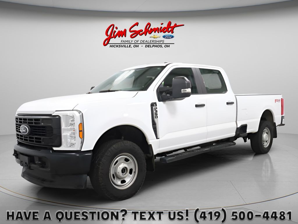 Oxford White 2025 Ford F-350 Super Duty Pickup Truck Four-Wheel Drive Automatic