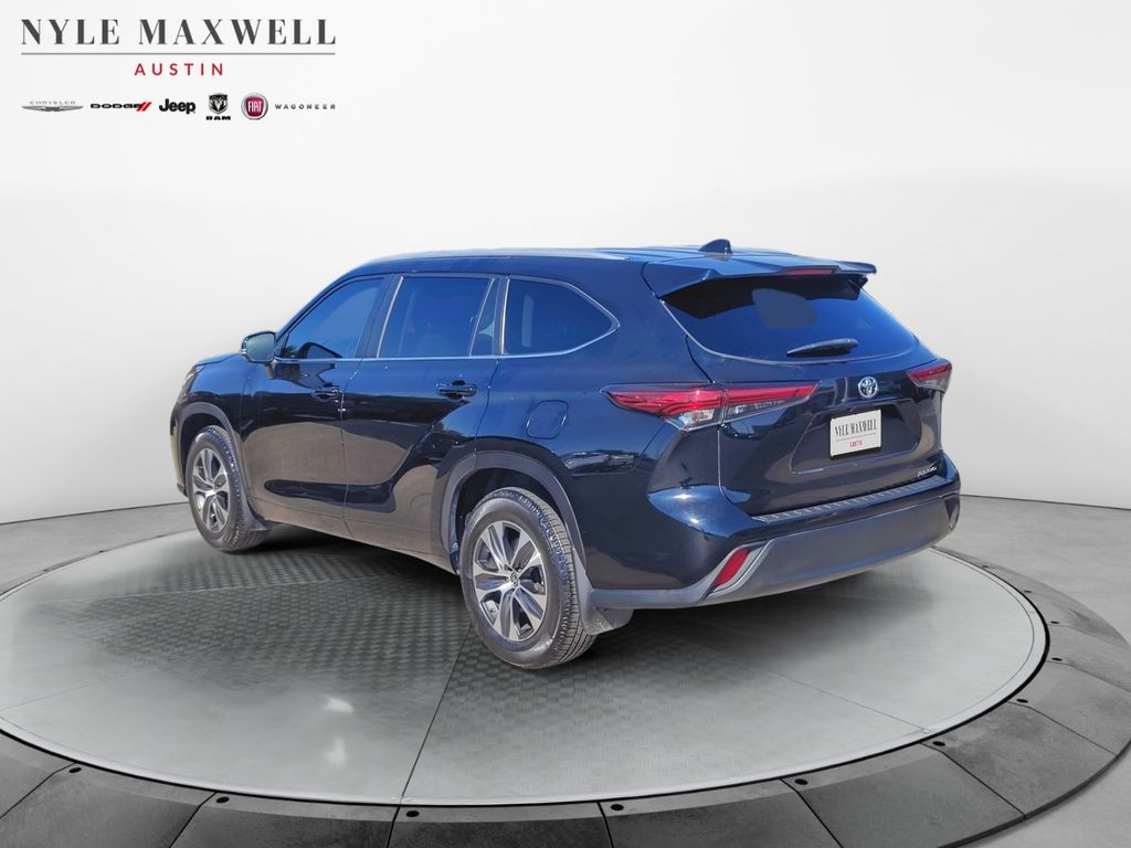 Used Car 2023 Toyota Highlander  Xle For Sale Under $35,000 In Austin, Texas