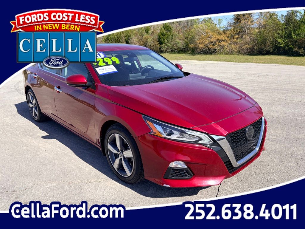 Red (Scarlet Ember Tintcoat) 2021 Nissan Altima 2.5 SV FWD Sedan Front-Wheel Drive Continuously Variable Transmission