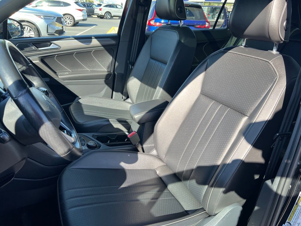 Thumbnail: 2022 Volkswagen Tiguan - 16