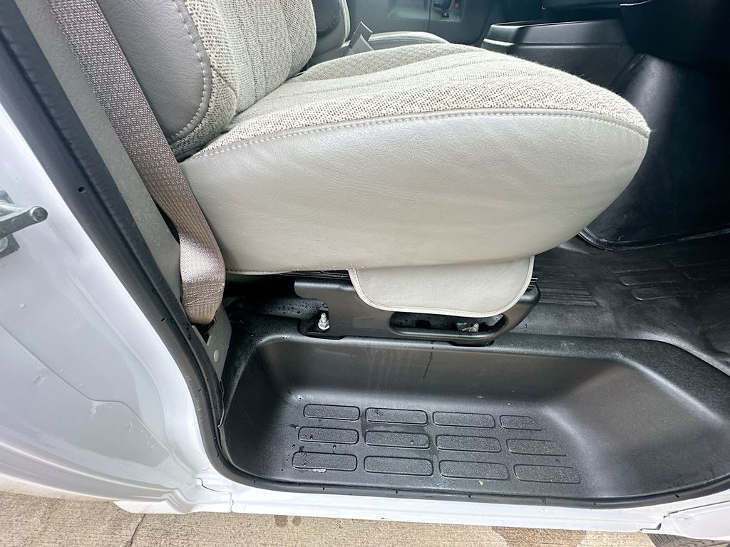 Used 2024 White GMC 4500 Van image 22