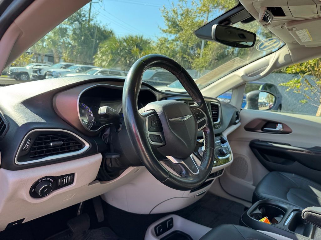 2019 Chrysler Pacifica Touring L 33