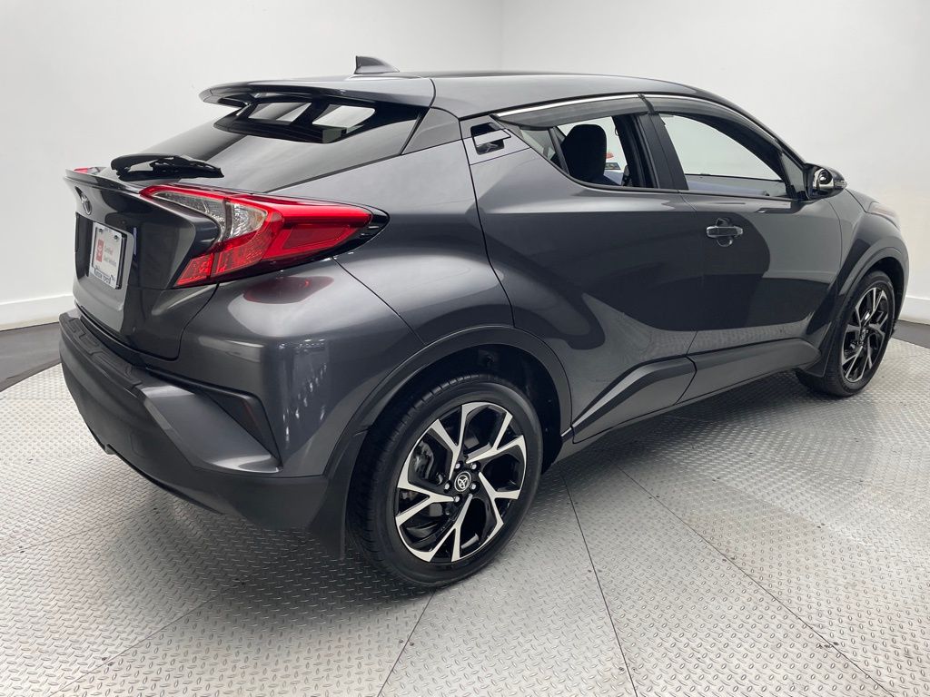 2020 Toyota C-HR XLE 5