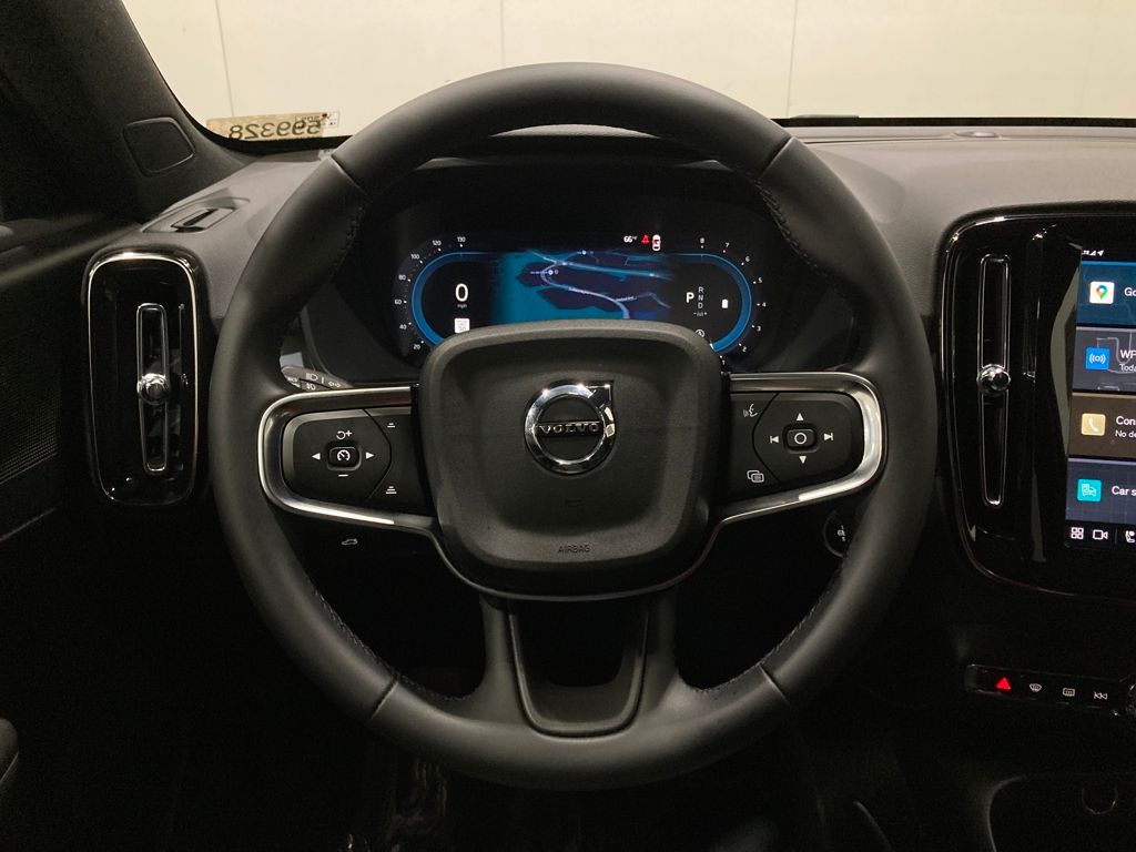 2025 Volvo XC40 B5 Core Bright Theme