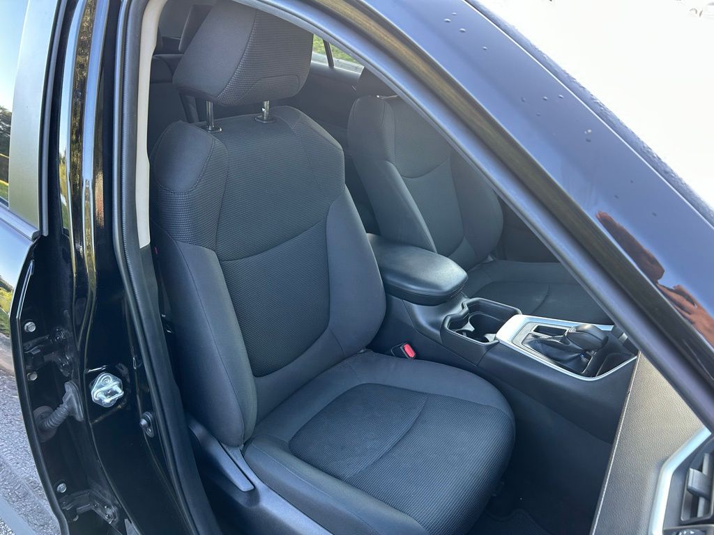 Thumbnail: 2021 Toyota RAV4 - 15