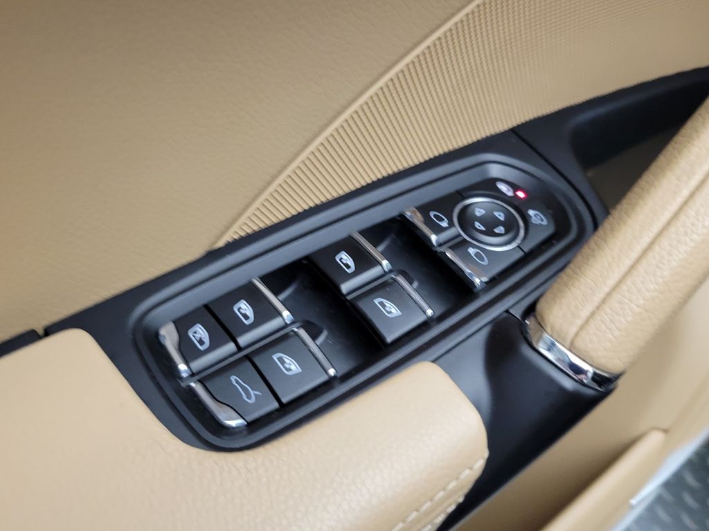 Thumbnail: 2017 Porsche Cayenne - 31