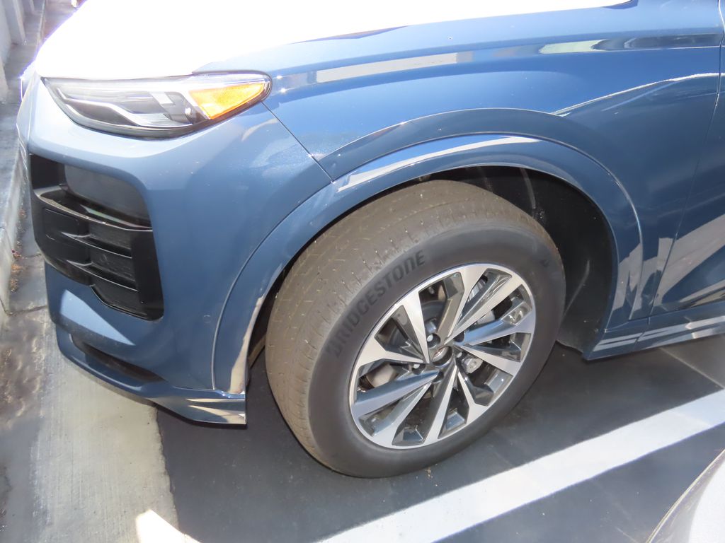 Thumbnail: 2025 Audi Q6 e-tron - 2