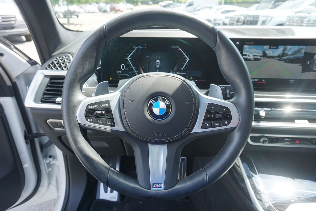 Thumbnail: 2023 BMW X7 - 15