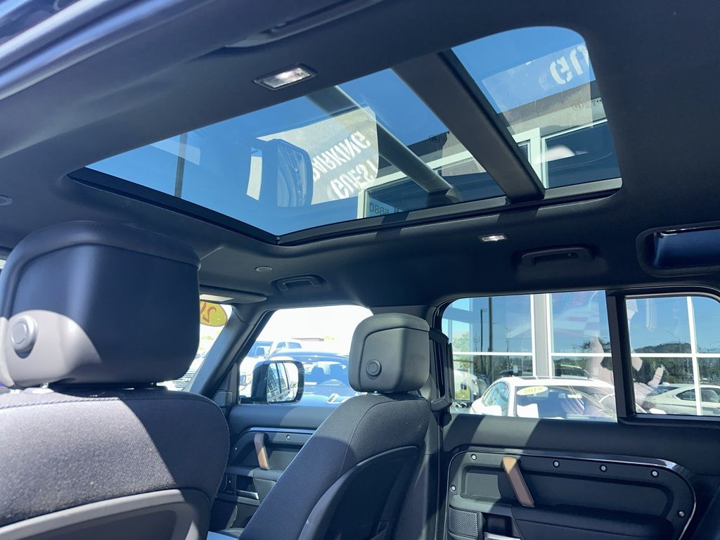 Thumbnail: 2023 Land Rover Defender - 18