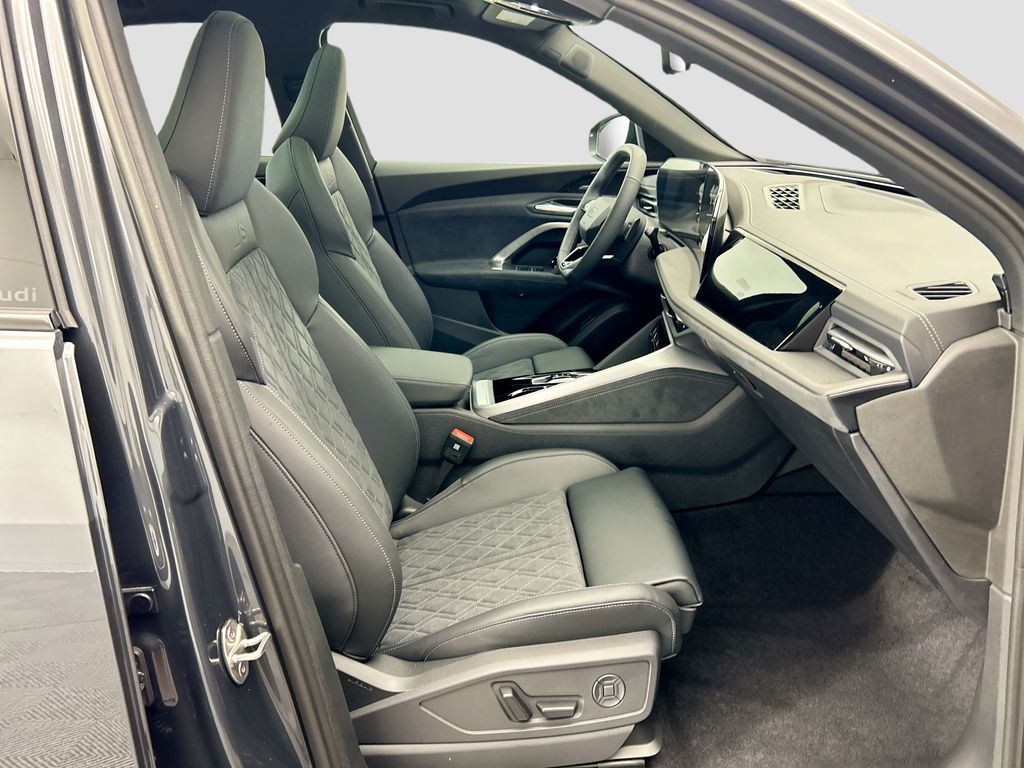 Thumbnail: 2025 Audi SQ5 - 20