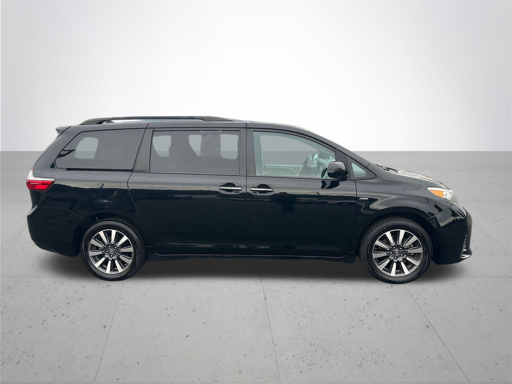 2019 Toyota Sienna XLE Premium