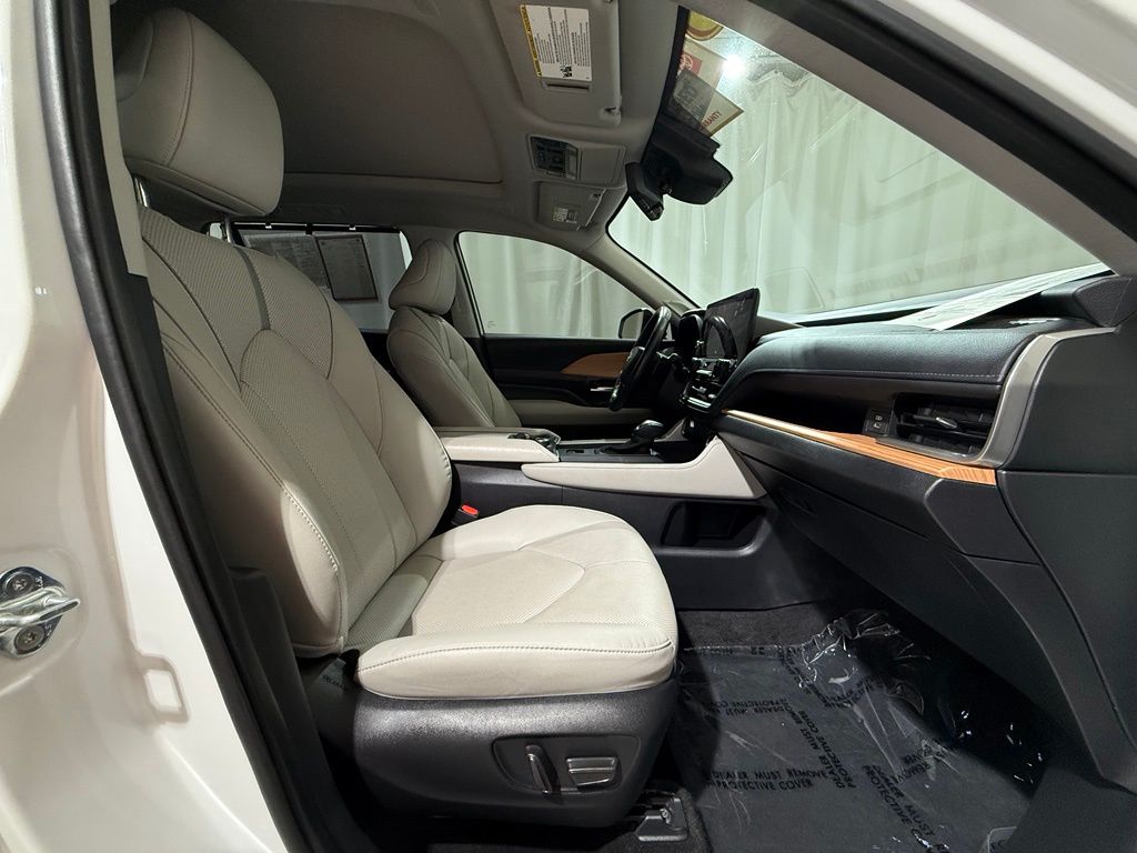 Thumbnail: 2024 Toyota Grand Highlander - 24