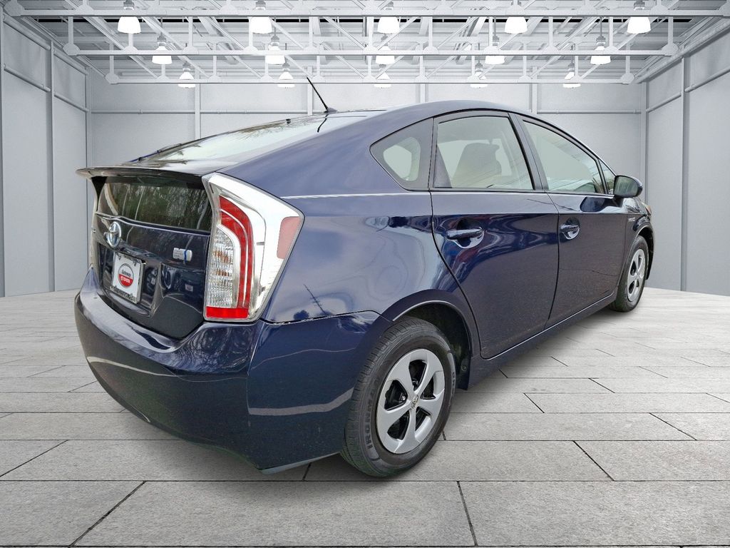 2014 Toyota Prius Two 4