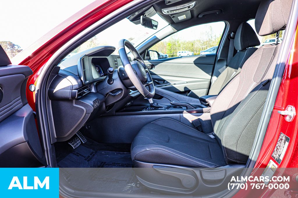 Used 2025 Red Hyundai SEL Sport image 18