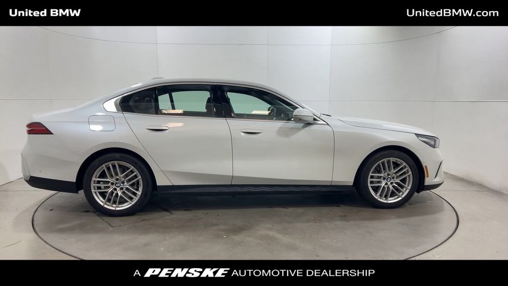 Thumbnail: 2024 BMW 5 Series - 9