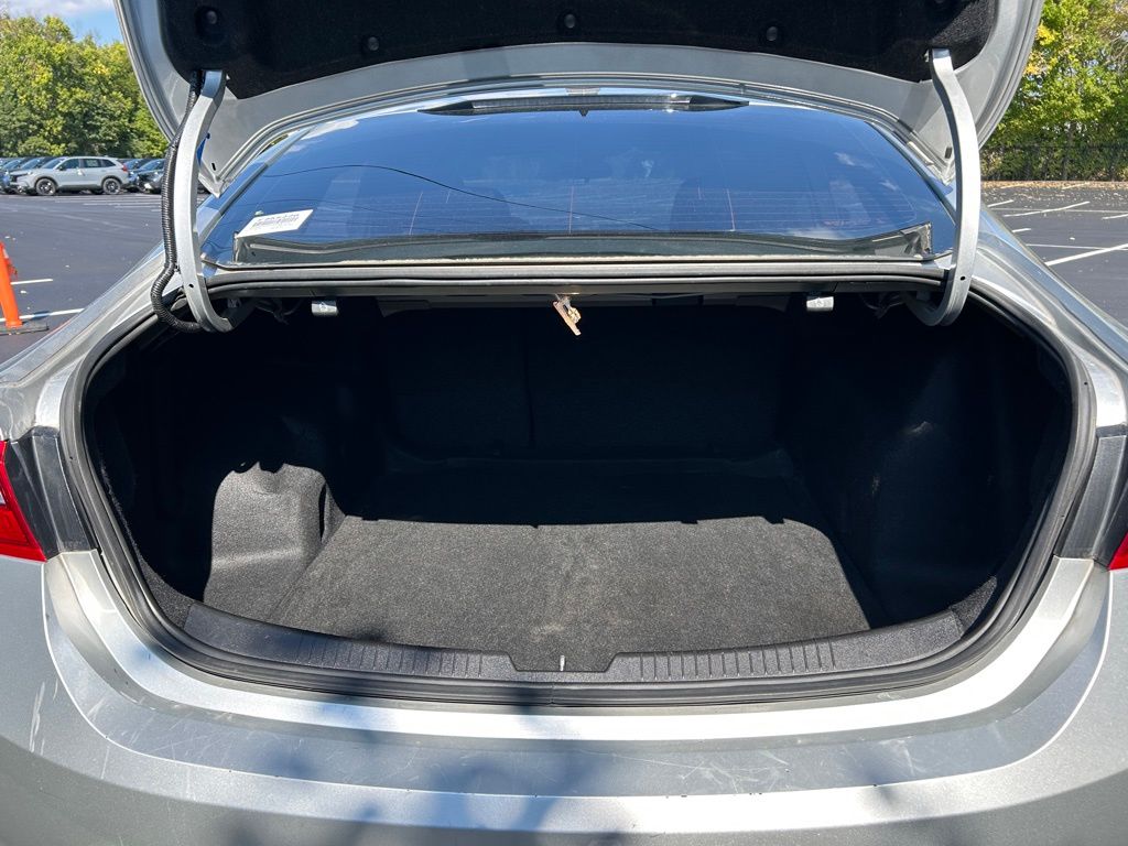 Thumbnail: 2016 Chevrolet Malibu - 21