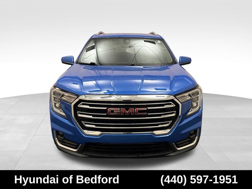 2024 GMC Terrain SLT - Image 2