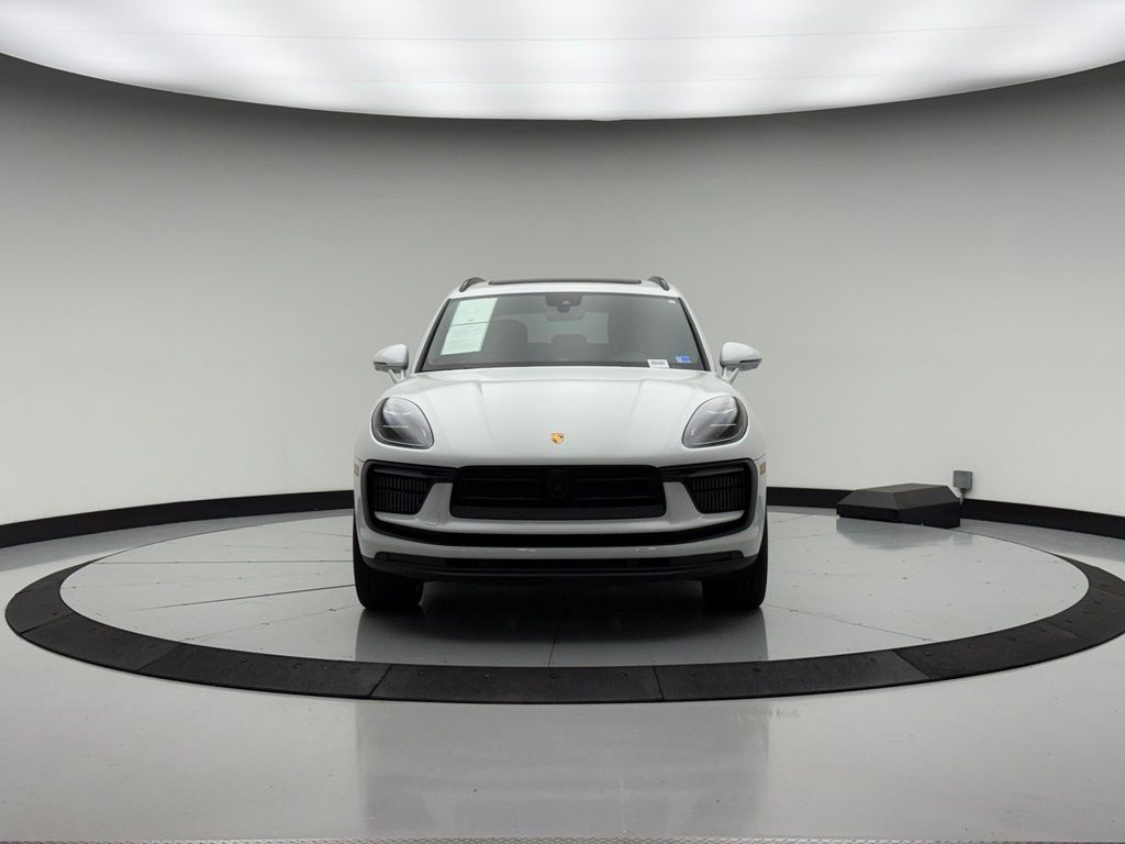 Thumbnail: 2026 Porsche Macan - 9