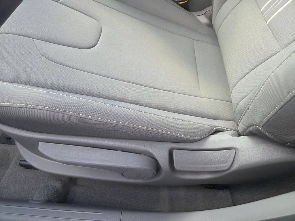 Thumbnail: 2025 Hyundai Elantra - 16