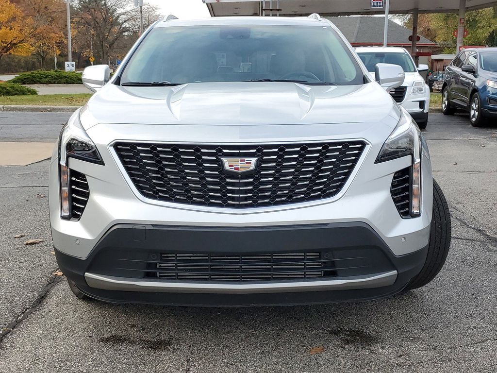 2022 Cadillac XT4 Premium Luxury 2