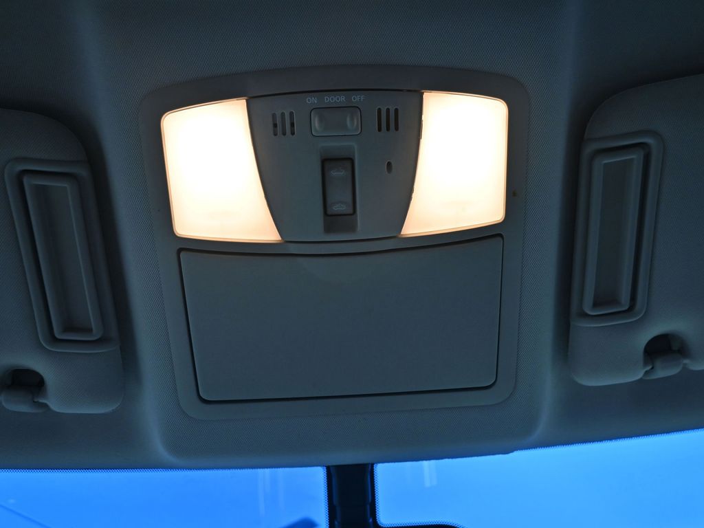 Used 2017 White Nissan SL image 18