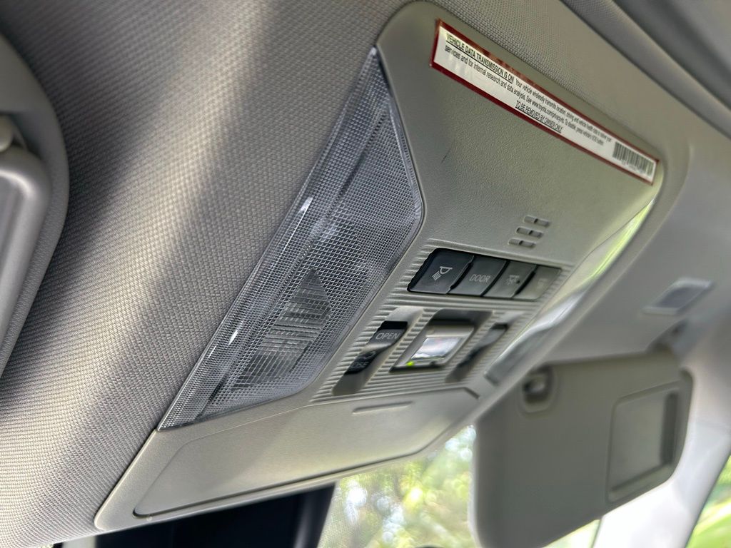 2021 Toyota RAV4 XLE Premium 30